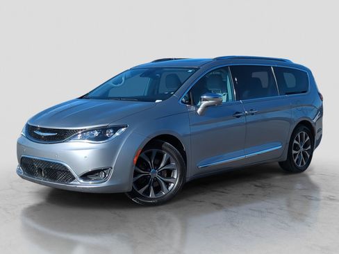 Used 2017 Chrysler Pacifica Limited w/ UConnect Theater Package image 1