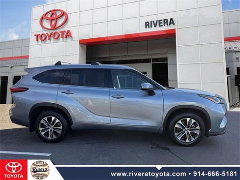 Used 2022 Toyota Highlander XLE image 4