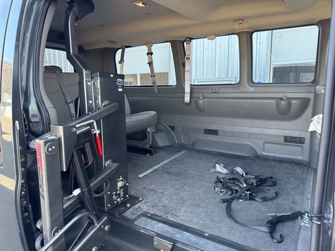 Used 2003 GMC Savana 1500 Passenger w/ Sle Preferred Equipment Group image 25