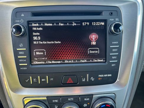 Used 2017 GMC Acadia Limited SLT image 17