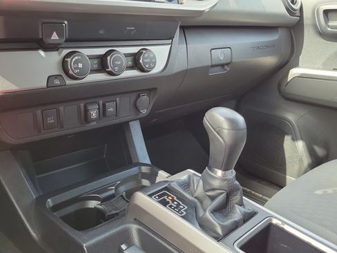 Used 2020 Toyota Tacoma SR5 RWD image 27