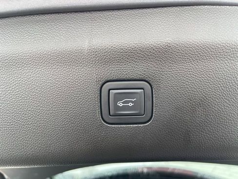 Used 2023 Buick Enclave Essence w/ Experience Buick Package image 9