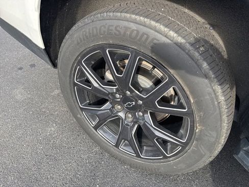 Used 2024 Chevrolet Suburban Premier image 11