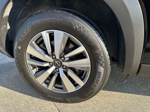 Used 2023 Nissan Pathfinder SL w/ Lighting Package (N92) image 23