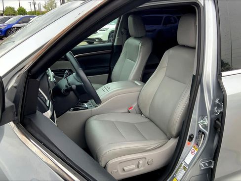 Used 2014 Toyota Highlander Limited image 7