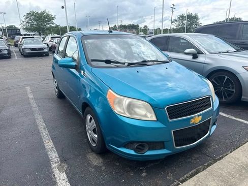 Used 2009 Chevrolet Aveo5 LT FWD image 4