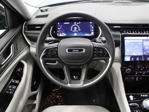 Used 2022 Jeep Grand Cherokee Overland image 16