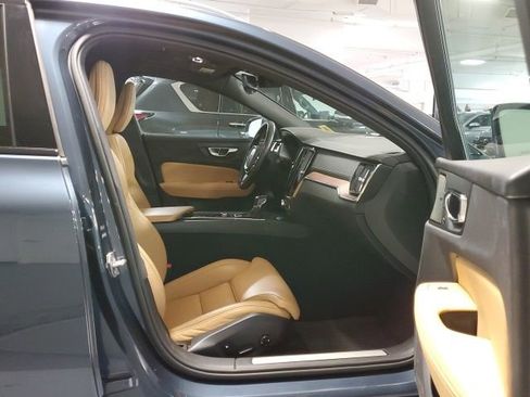 Used 2021 Volvo V60 T5 Cross Country image 25