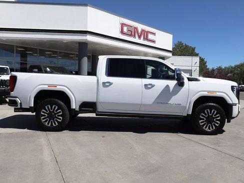 Used 2025 GMC Sierra 3500 Denali Ultimate AWD/4WD image 7