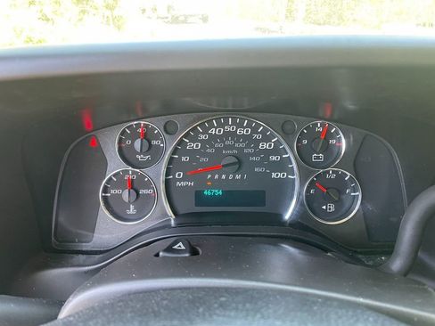 Used 2017 Chevrolet Express 3500 RWD image 16