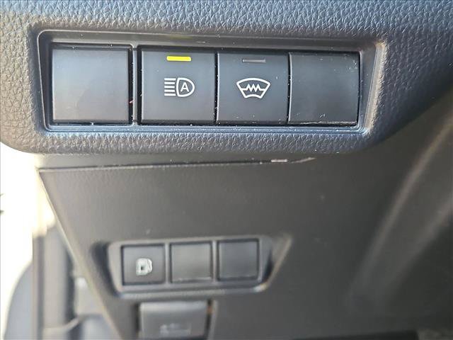 Used 2025 Toyota Prius LE AWD/4WD image 16