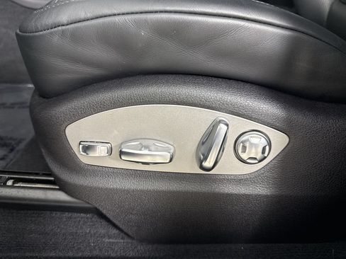 Certified 2026 Porsche Macan AWD/4WD image 40