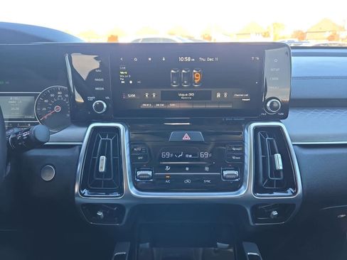 Certified 2022 Kia Sorento SX image 28