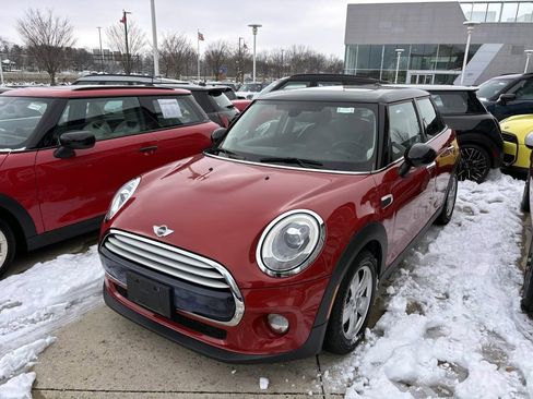 Used 2015 MINI Cooper 4-Door Hardtop image 3