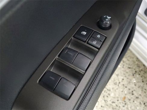 Used 2023 Toyota Camry SE image 19