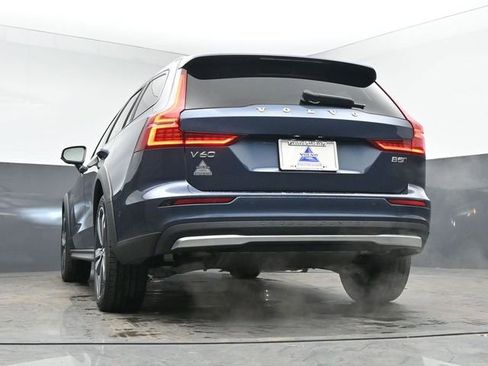 Used 2023 Volvo V60 B5 Cross Country Plus image 42