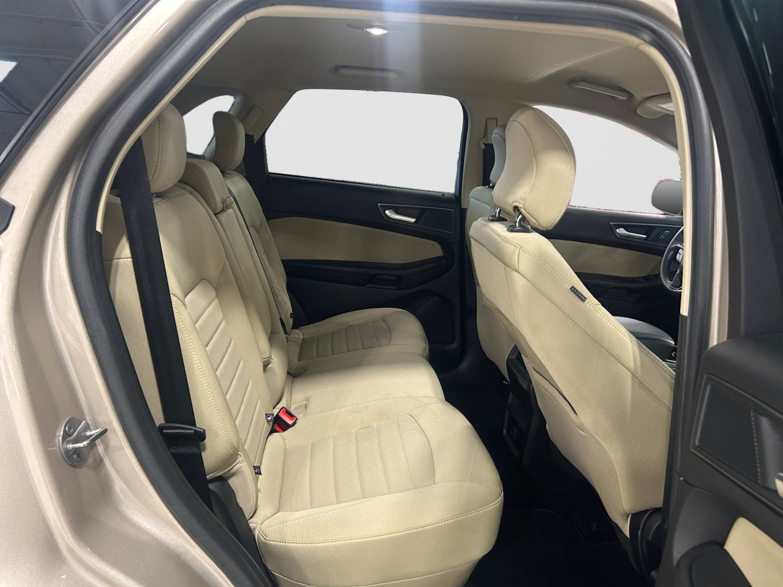 Used 2018 Ford Edge SE FWD image 15