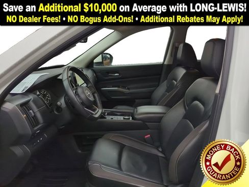 Used 2024 Nissan Pathfinder SL image 14