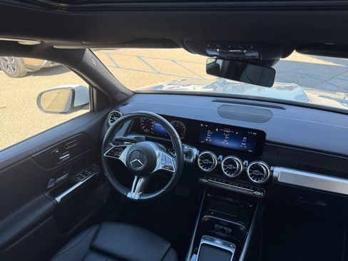 Used 2025 Mercedes-Benz GLB 250 4MATIC image 36