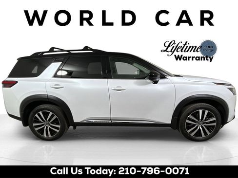 Used 2025 Nissan Pathfinder Platinum image 15