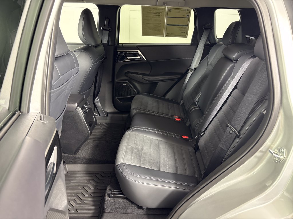Used 2026 Mitsubishi Outlander SE FWD image 31
