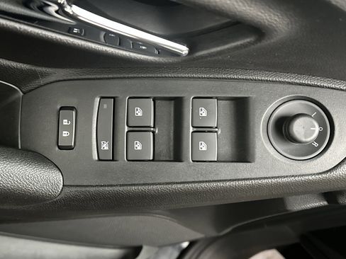 Used 2019 Chevrolet Trax LT w/ LT Convenience Package image 17