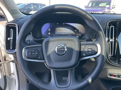 Used 2025 Volvo XC40 B5 Core image 47