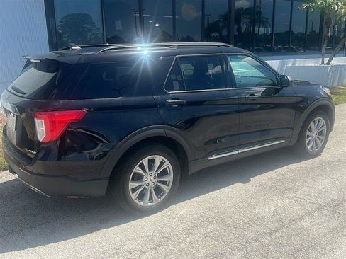 Certified 2023 Ford Explorer XLT w/ Equipment Group 202A AWD/4WD image 3
