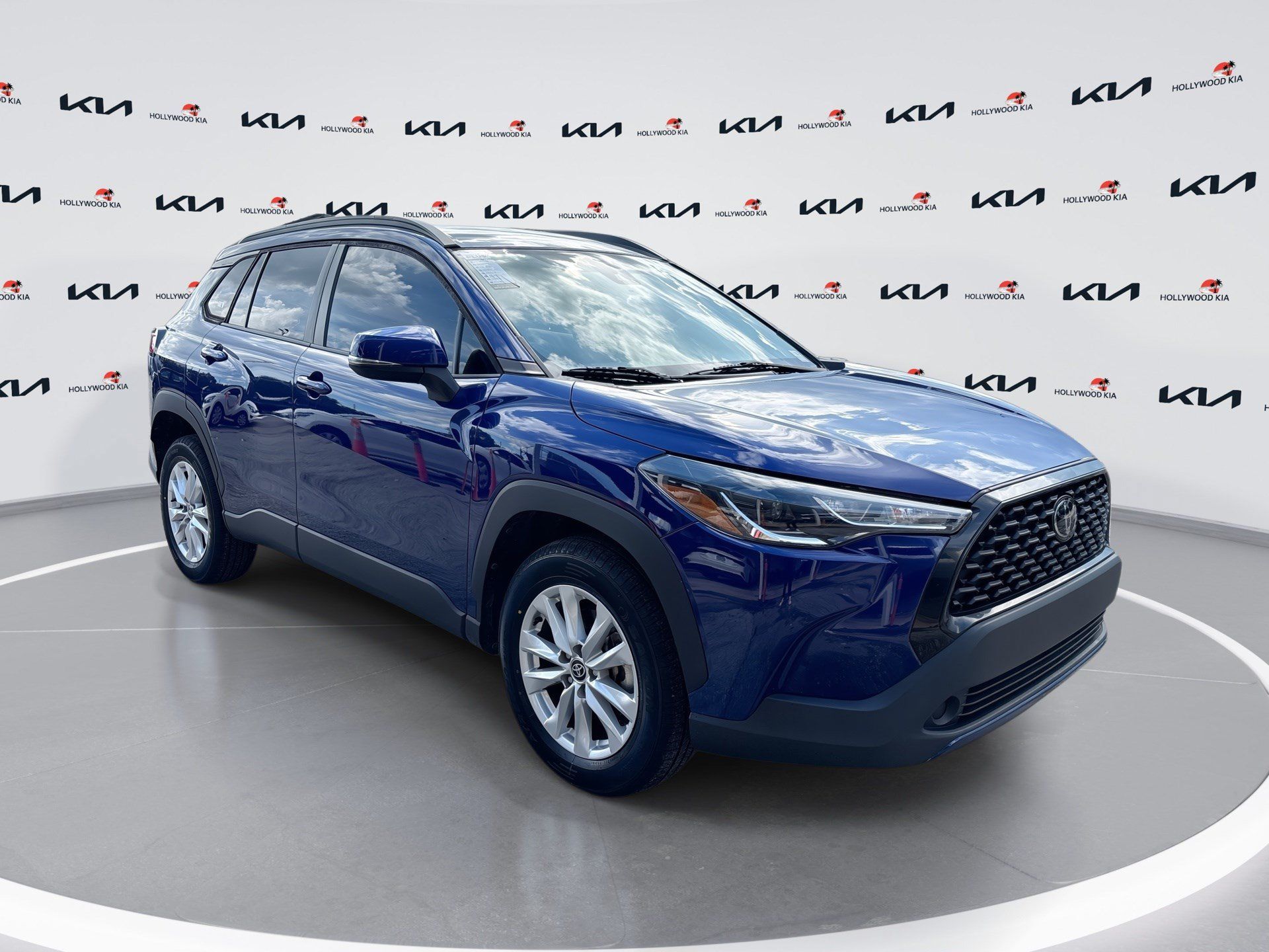 Used 2022 Toyota Corolla Cross LE FWD image 1