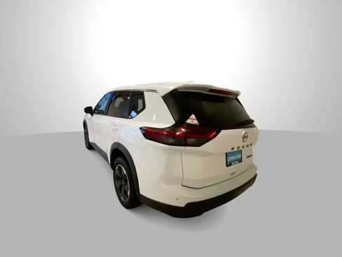 Used 2024 Nissan Rogue SV image 6