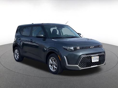 Used 2025 Kia Soul LX w/ LX Technology Package image 3