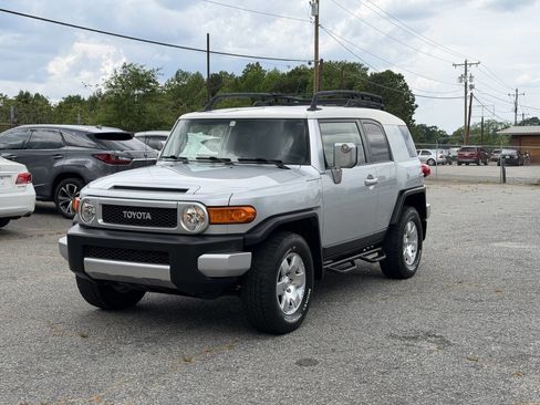 Used 2007 Toyota FJ Cruiser 4WD image 2