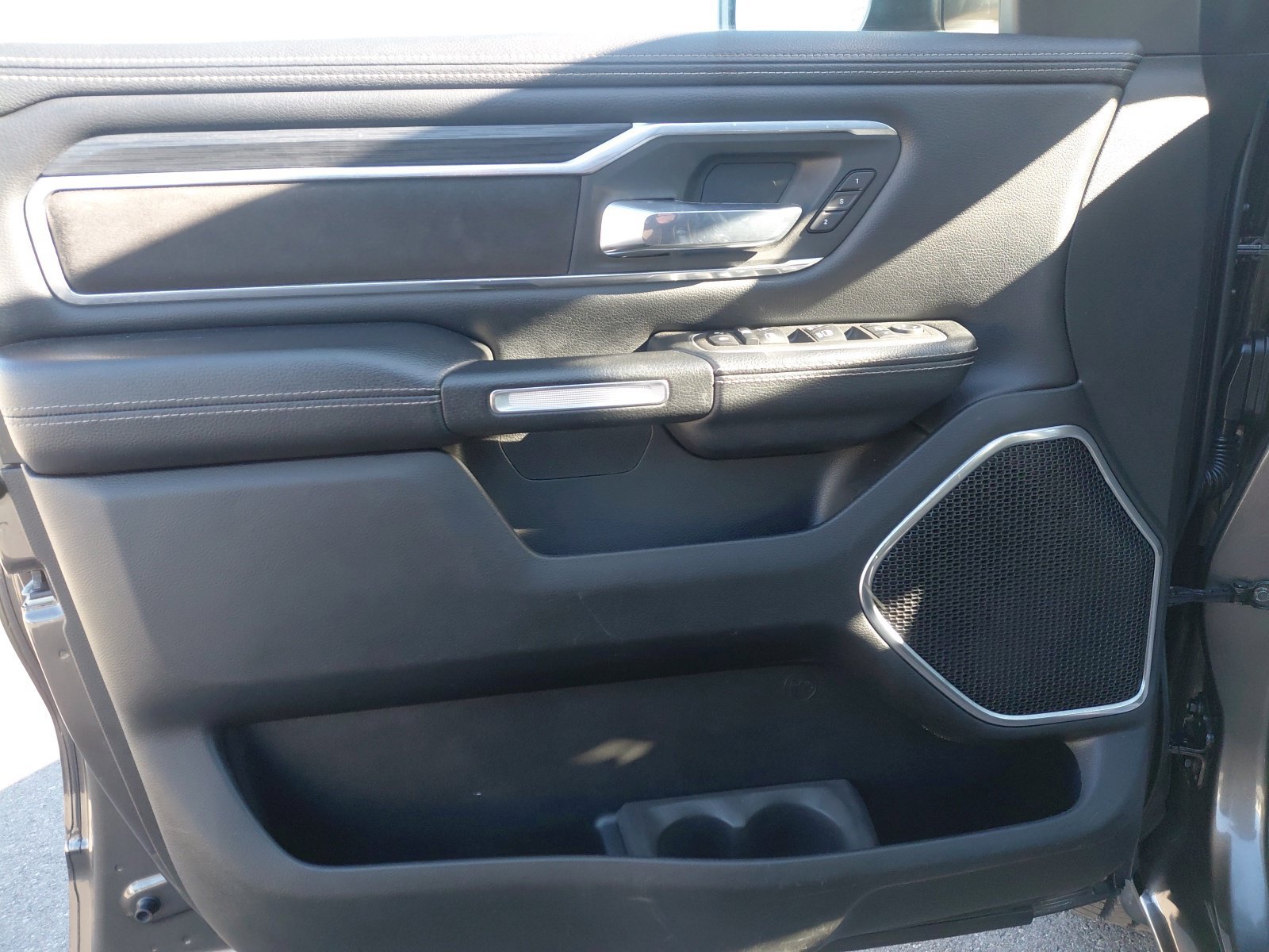 Used 2023 RAM 1500 Laramie AWD/4WD image 17