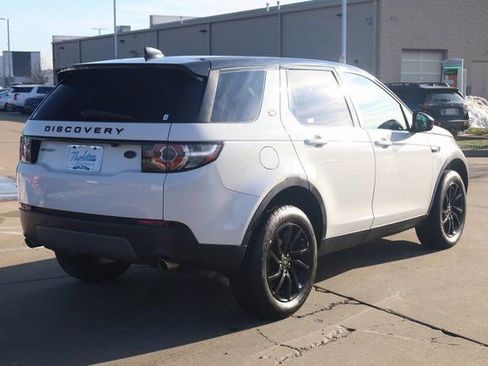 Used 2017 Land Rover Discovery Sport SE image 5
