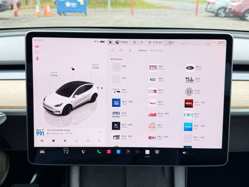 Used 2022 Tesla Model Y Long Range image 64