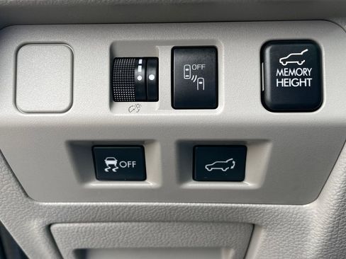 Used 2017 Subaru Forester 2.5i Limited w/ Popular Package #2 image 18