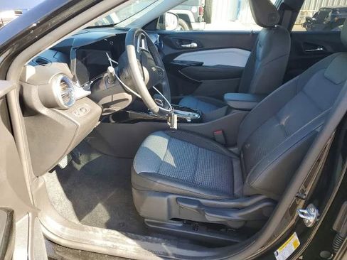 Used 2025 Chevrolet Trax LT w/ Driver Confidence Package image 7