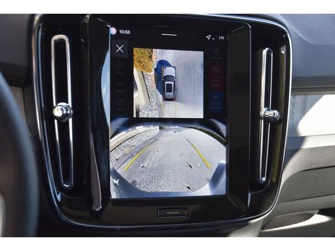 Certified 2026 Volvo XC40 B5 Plus w/ Protection Package Premier image 22