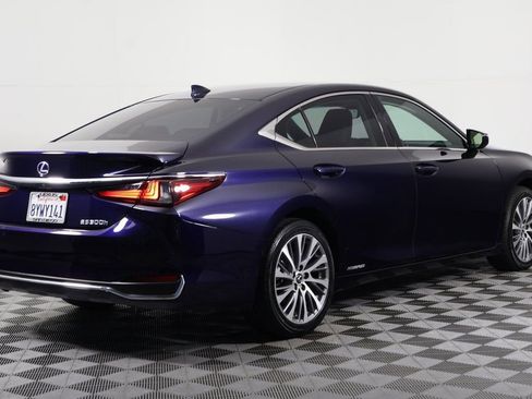 Used 2021 Lexus ES 300h w/ Premium Package FWD image 4