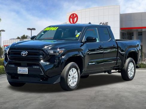 Used 2025 Toyota Tacoma SR5 RWD image 9