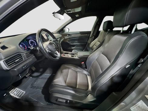 Used 2018 Honda Accord Sport image 14