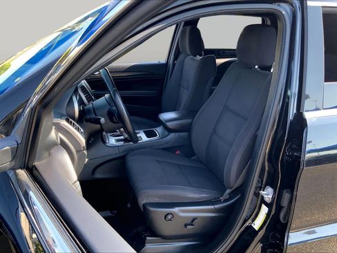 Used 2019 Jeep Grand Cherokee Laredo RWD image 8