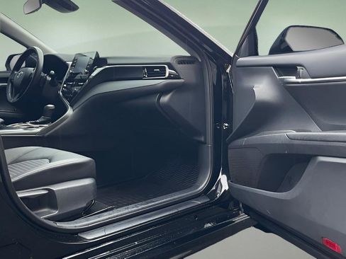 Used 2024 Toyota Camry SE image 16