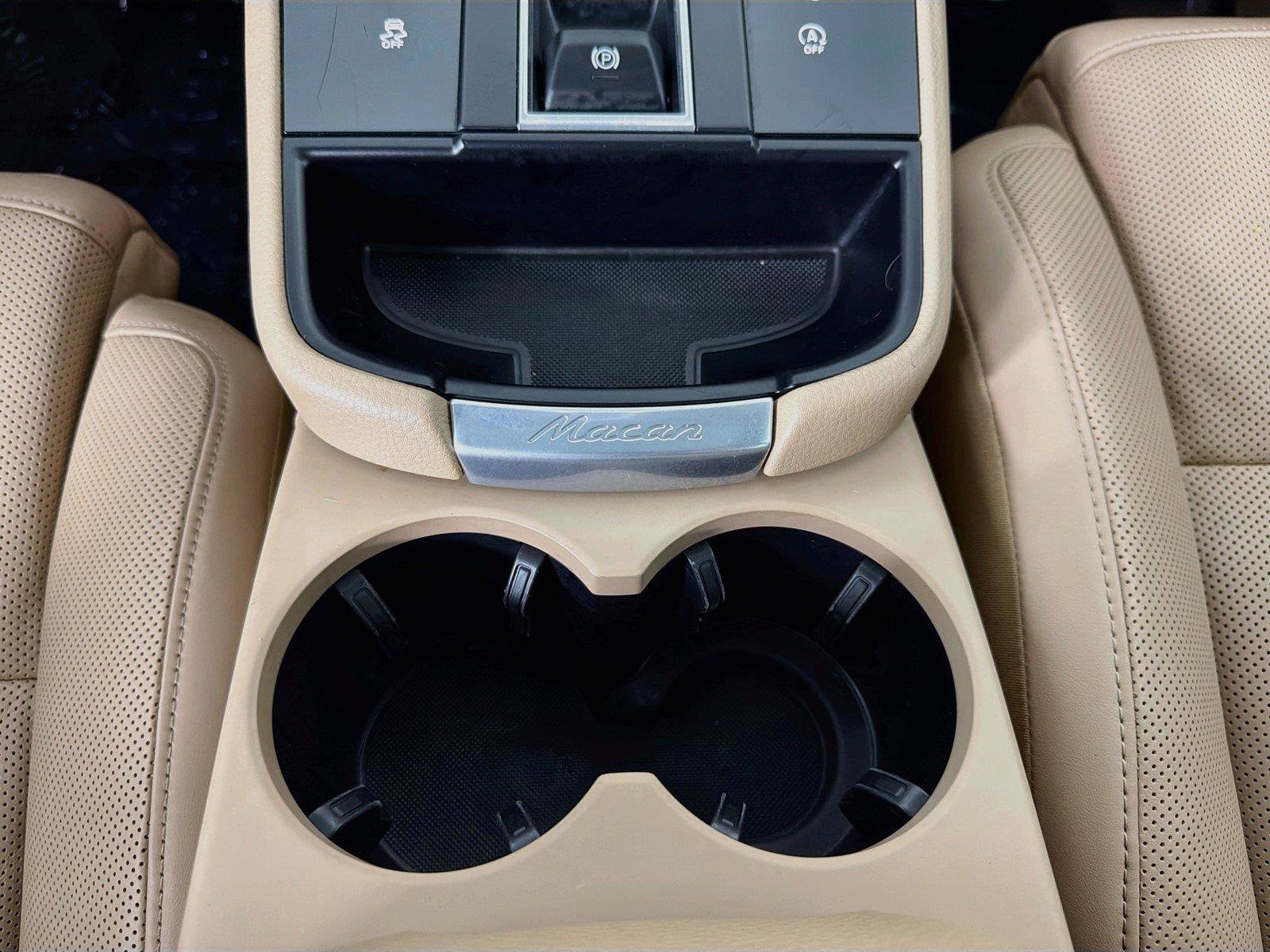 Certified 2023 Porsche Macan AWD/4WD image 21