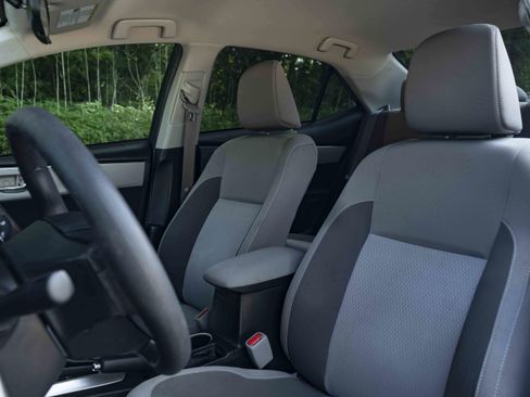 Used 2019 Toyota Corolla LE w/ Body Protection Package FWD image 17