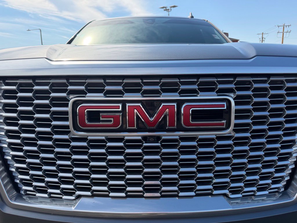 Used 2021 GMC Yukon XL Denali w/ Denali Premium Package AWD/4WD image 7