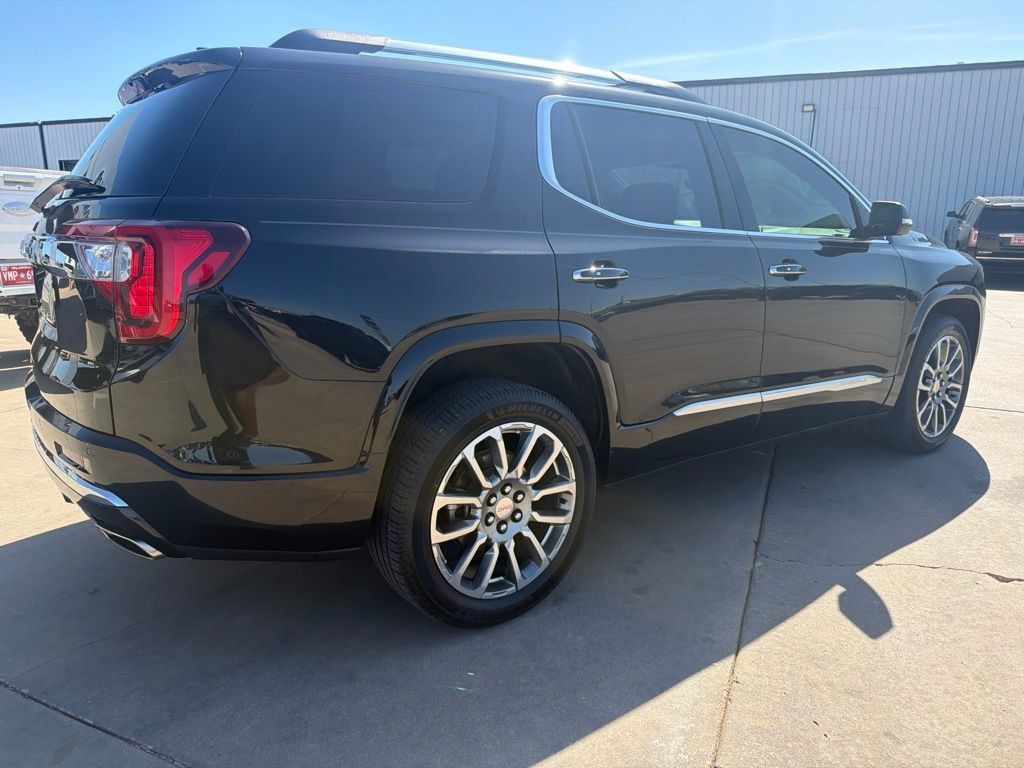 Used 2021 GMC Acadia Denali w/ Denali Technology Package FWD image 3