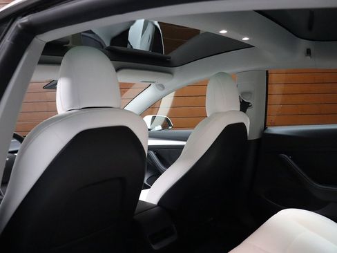 Used 2023 Tesla Model 3 Standard Range image 29