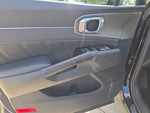 Certified 2022 Kia Sorento SX image 18