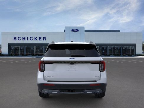 New 2026 Ford Explorer Active w/ Active Comfort Package image 5